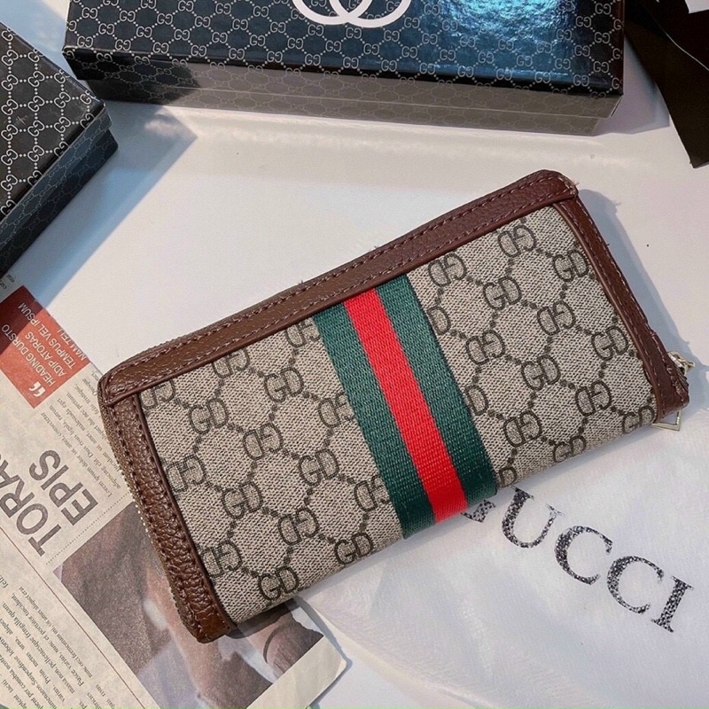Ví CG siêu xinh kèm túi hãng và thẻ giấy