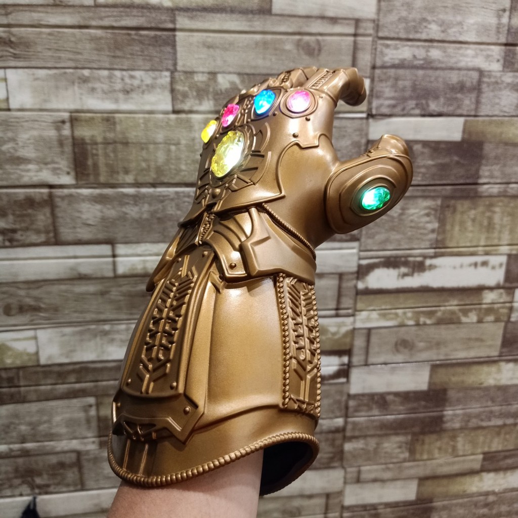 (CÓ SẴN) Găng Tay Vô Cực Của Thanos Và Iron Man Tỉ Lệ 1:1 Loại Có Đèn 6 Viên Đá Cực Đẹp Bằng Chất Liệu PVC Cao Cấp