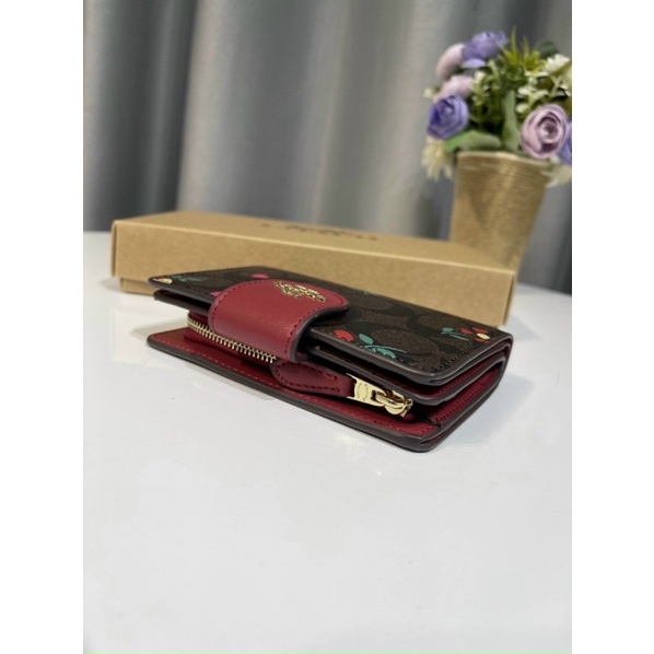 Ví Coach Medium hoa văn trẻ trung