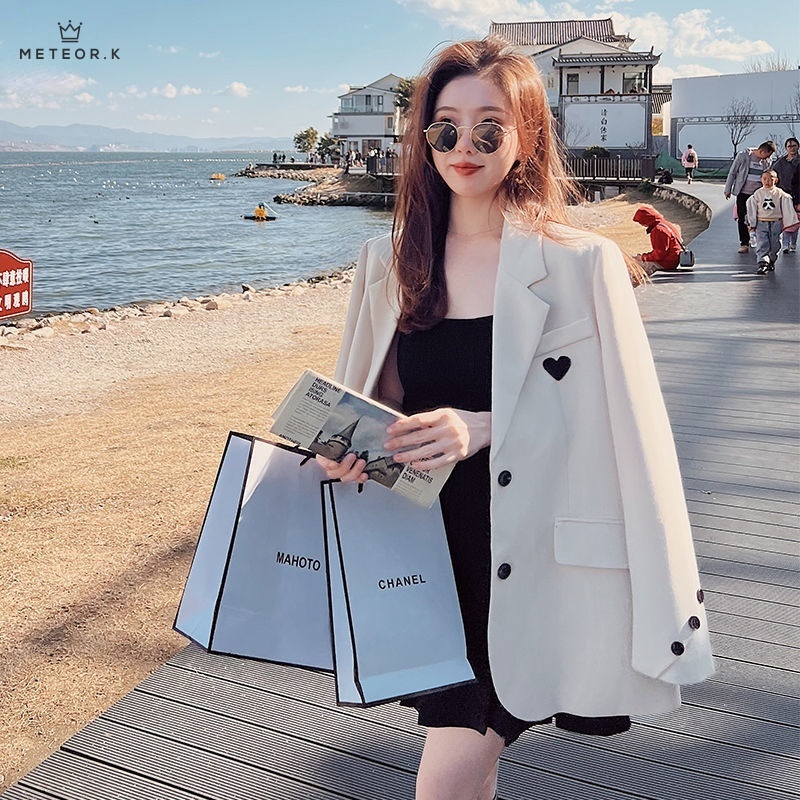 Áo khoác thời trang nữ 2022 dáng rộng phong cách sang trọng