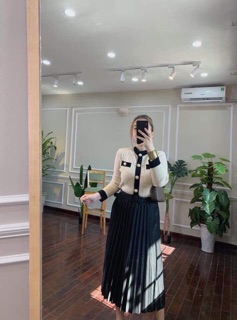 Chân váy midi xếp ly kèm belt