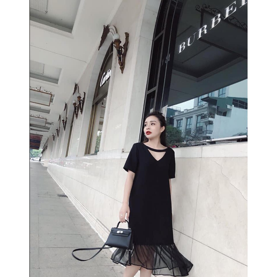Váy von ren đuôi cá cổ choker.