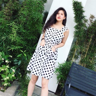 Váy chấm bi