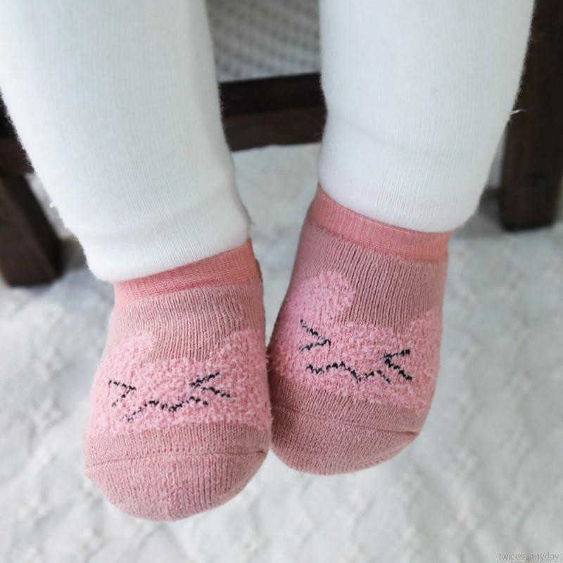 Tất em bé chống trượt in hình hoạt hình dễ thương