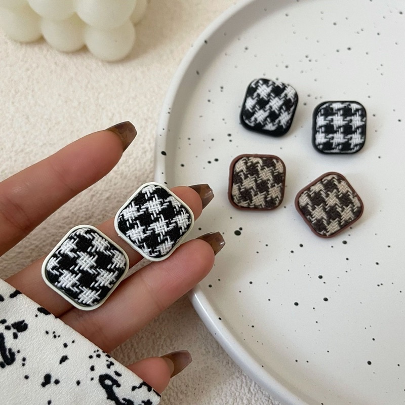 Khuyên tai nút vuông bông tai nút vuông bọc dạ tweed hoạ tiết sang chảnh BT32