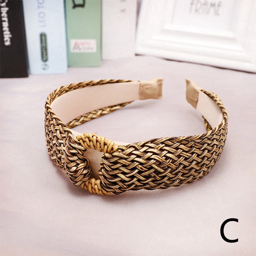 Cài tóc đơn giản phong cách Hàn Quốc cho nữ