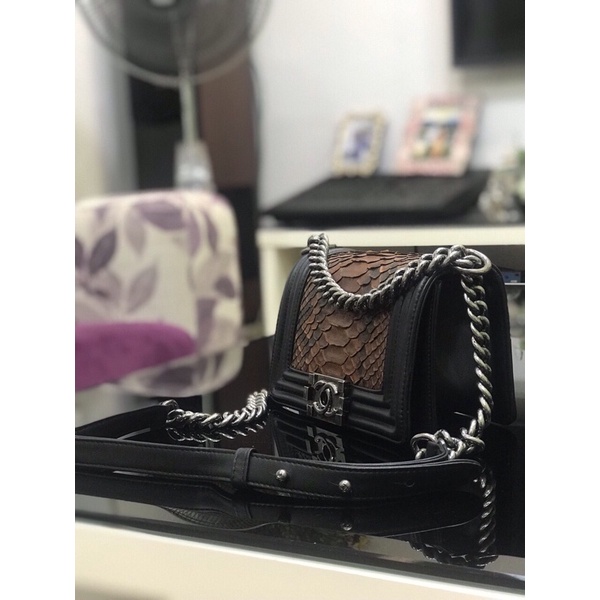 Cha-nel màu nâu tây cao cấp