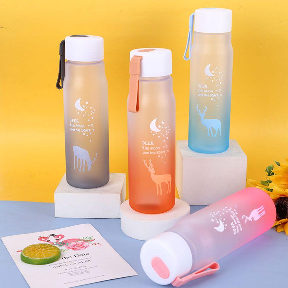 Bình Đựng Nước Bằng Nhựa Có Dây Đeo Thể Tích 560ml