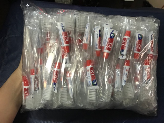 Combo 100 Bộ Bàn Chải 38 Cán Trong + Kem Đỏ