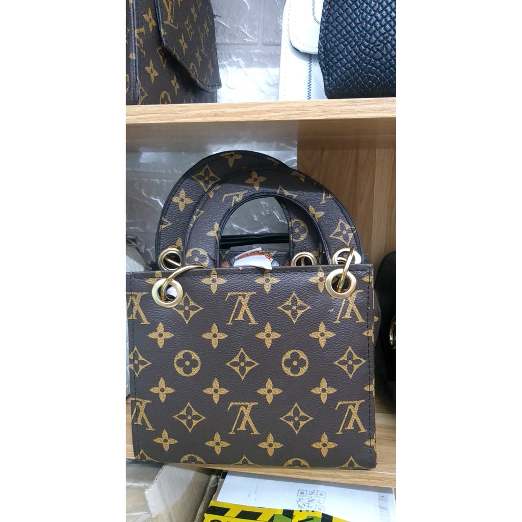 Free ship Xtra Túi đeo chéo nữ nhiều kiều xinh xắn sang chảnh cho bạn gái thoải mái lựa chọn.