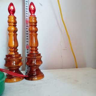 cặp đèn cầy bàn thờ đền thờ cúng gỗ tràm cao 25 cm màu vàng