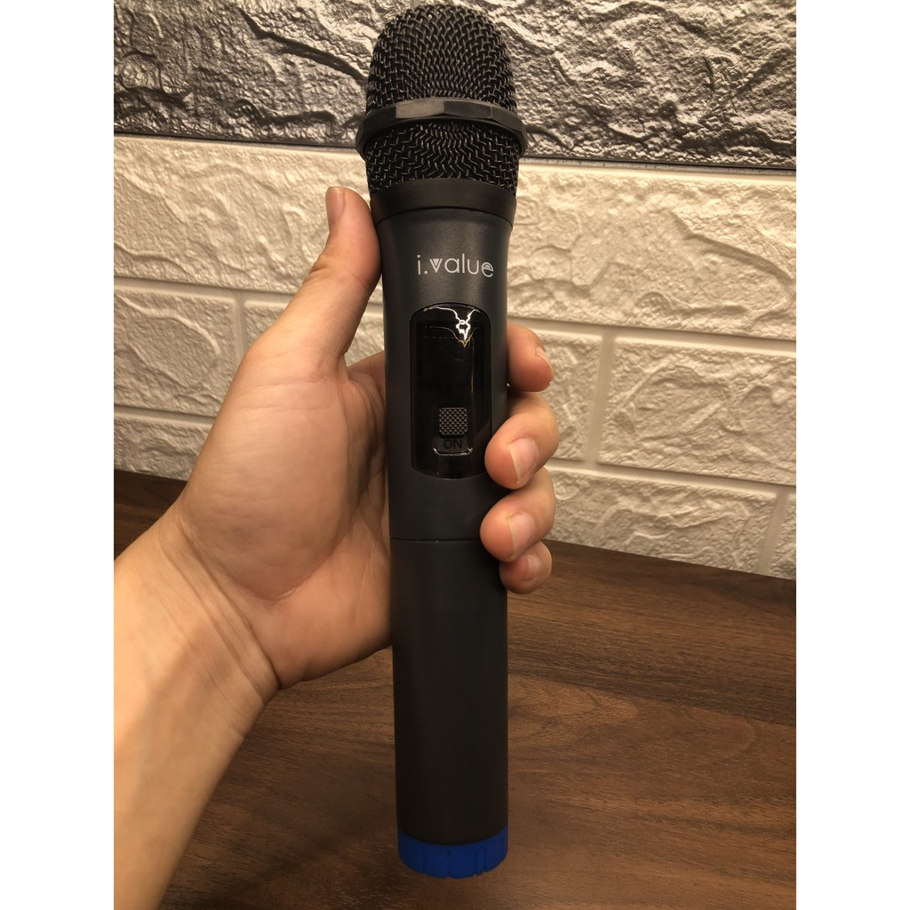 [Mã ELHACE giảm 4% đơn 300K] Micro karaoke không dây có đèn Led i.value W-18
