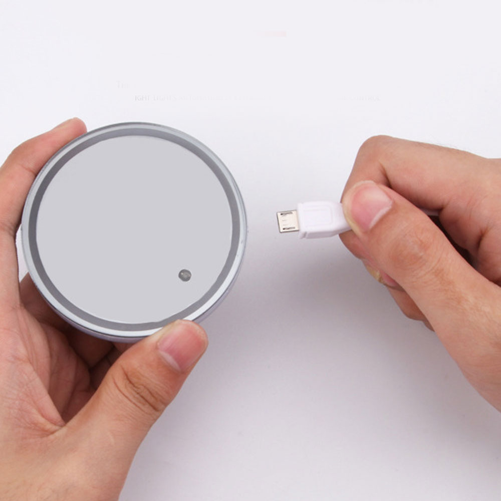 1 Đế Sạc Không Trượt Có Đèn Led Nhiều Màu Cho Xe Hơi 7x7 X 7cm