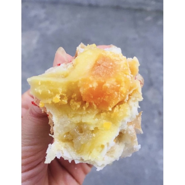Bánh pía nhân đậu xanh sầu riêng trứng muối Thành Hương 320gr/cây