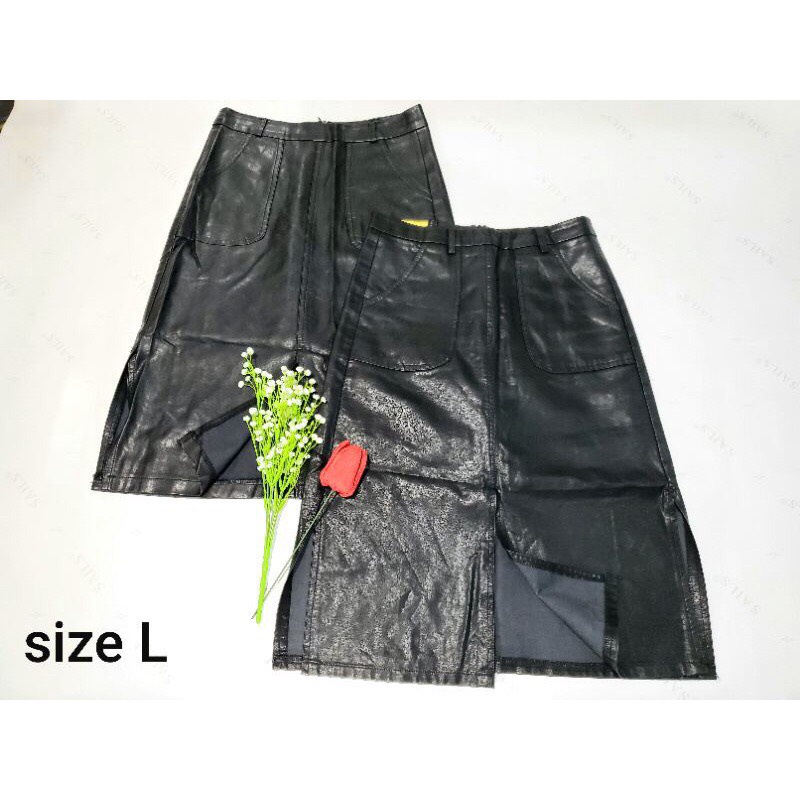 Chân váy da dài xẻ tà túi trước, khóa bên hông