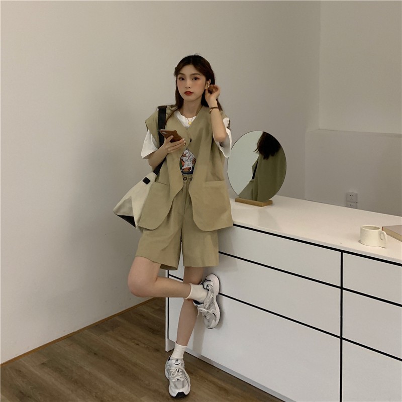 Set gồm gile với quần ngố
