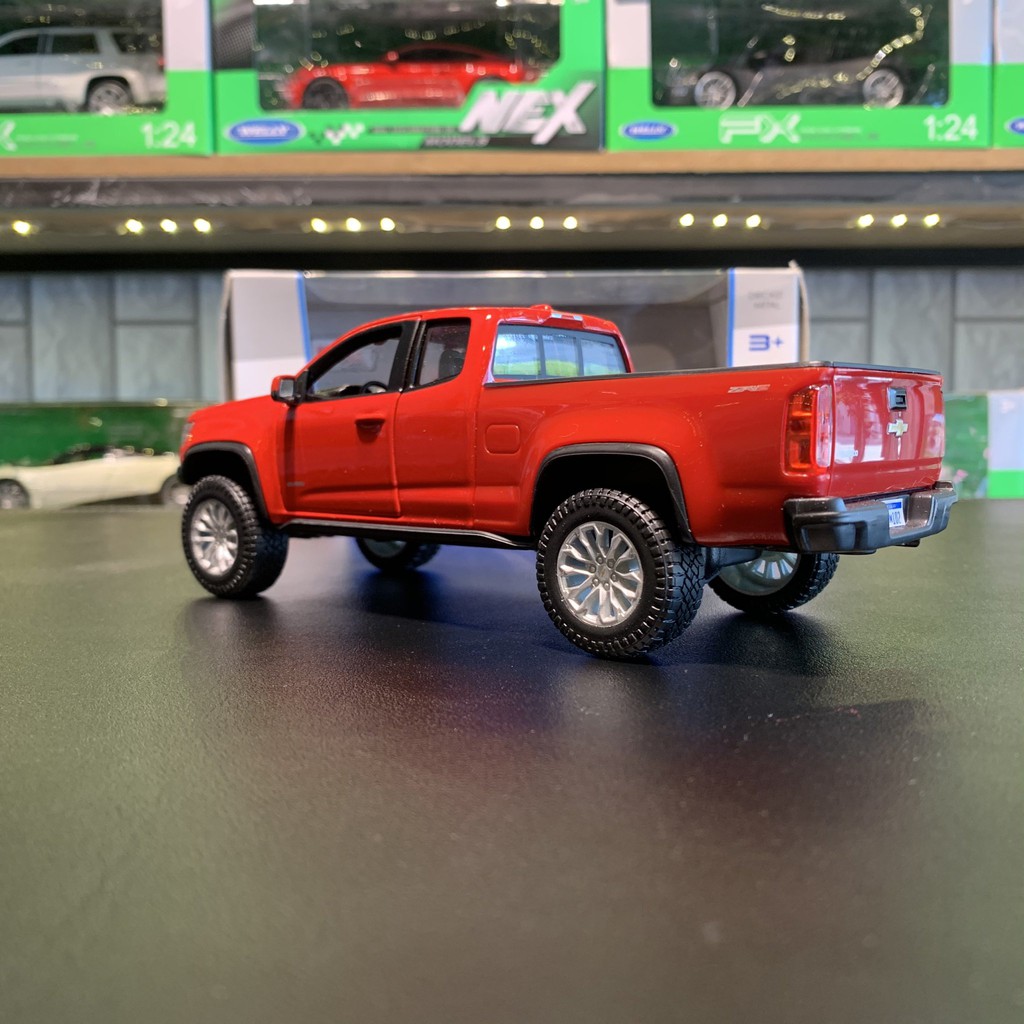 Xe mô hình Chevrolet Colorado ZR2 2017 tỉ lệ 1:27 hãng Maisto đỏ