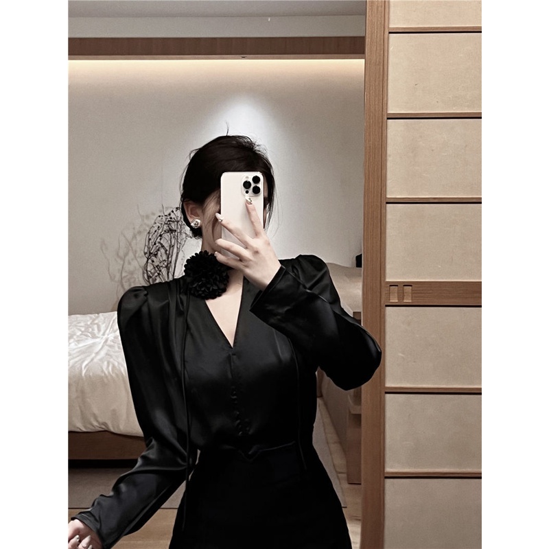 Áo Croptop Sơ Mi Tay Dài Cổ Chữ V Thiết Kế Mới Xinh Xắn Thời Trang