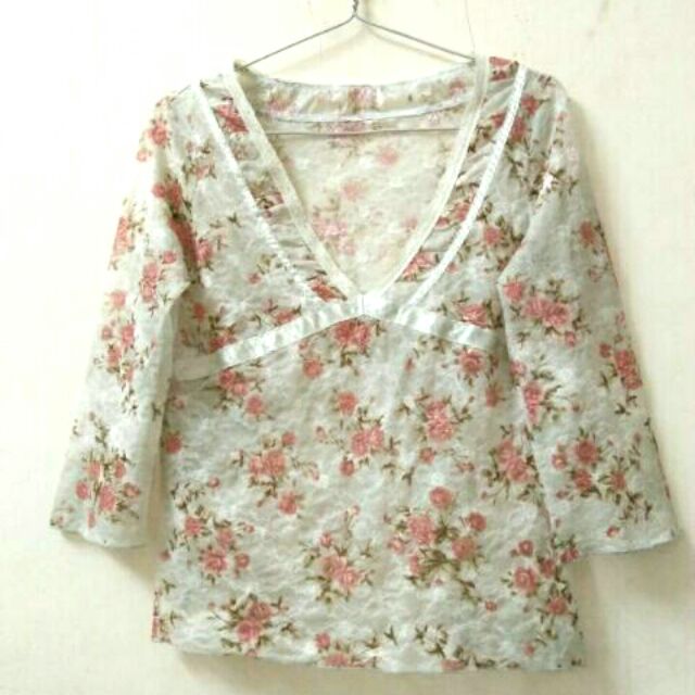 Áo ren hoa tay lỡ