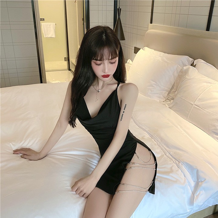 Váy ngủ sexy body hở lưng cổ đổ xẻ hông phối xích siêu gợi cảm