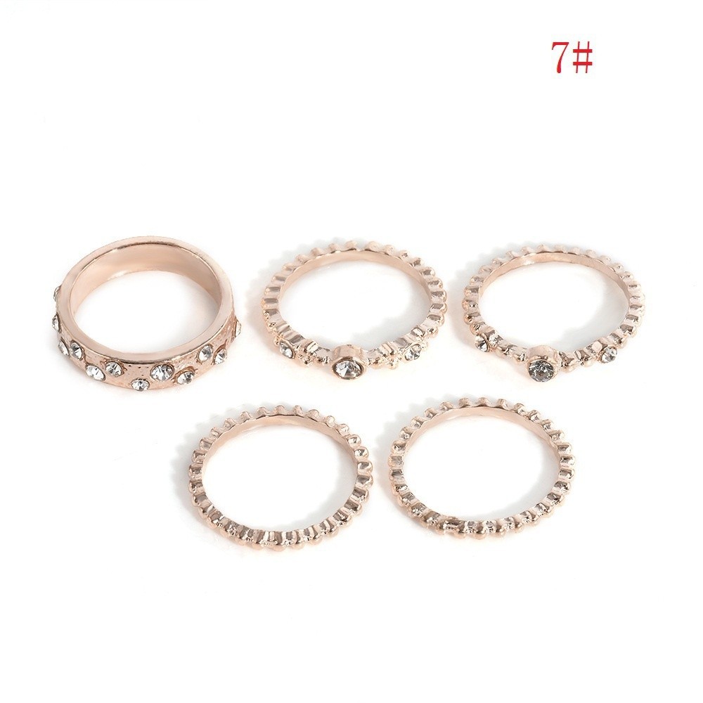Bộ 5 nhẫn mạ vàng kiểu dáng khác nhau có đính kim cương nhân tạo