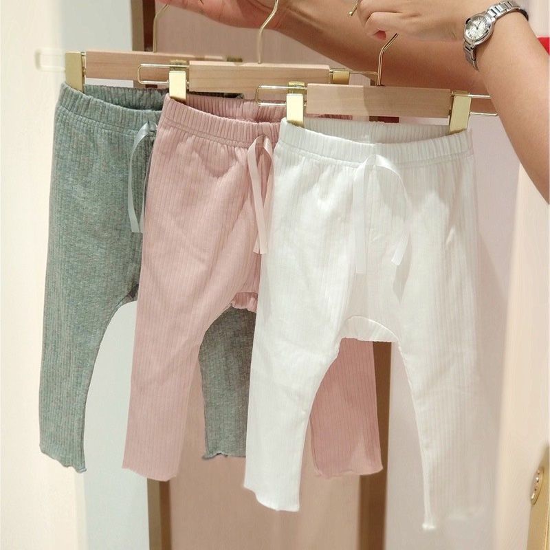 Quần đũng tròn trơn chất cotton gân bèo gấu cho bé gái