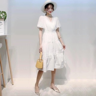 Đầm trắng tầng cổ V