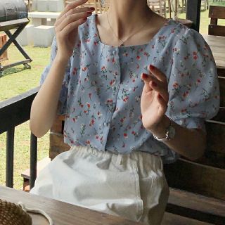 Áo kiểu nữ cổ vuông in hoa