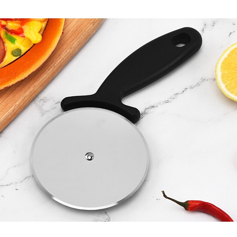 Dao cắt bánh Pizza - Dụng cụ cắt bánh Pizza lưỡi tròn tay cầm đen - Dụng cụ làm bánh