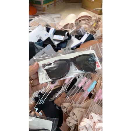 Kính chống tia UV Uniqlo Nhật Bản