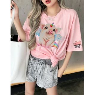 Áo thun nữ heo hồng.