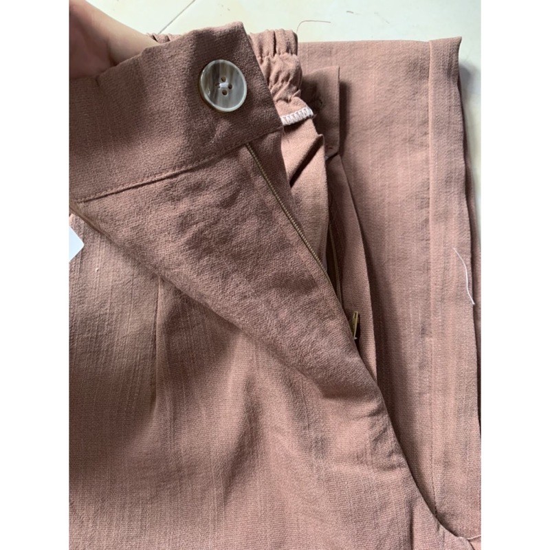 Quần ống rộng màu nâu cúc khoá kiểu Nhật | BigBuy360 - bigbuy360.vn