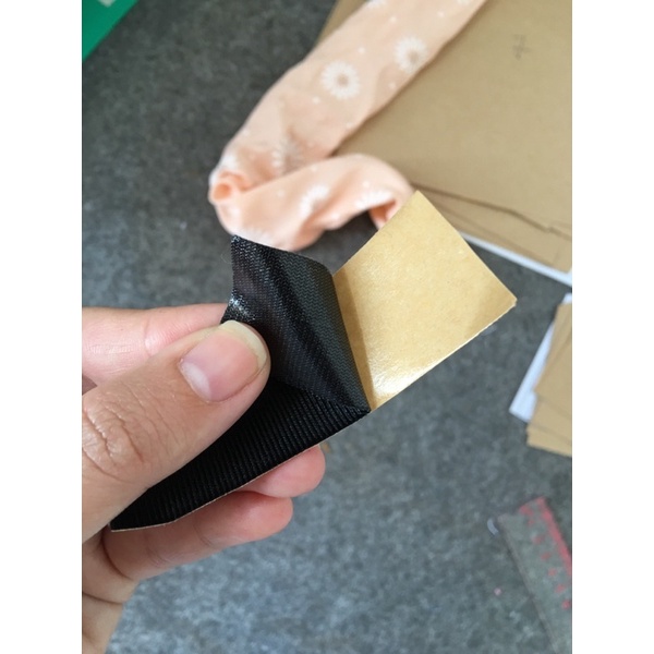 Ruy băng dán chân bờm