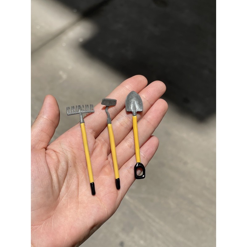 Mô hình dụng làm vườn mini cho nhà búp bê/ xẻng làm vườn