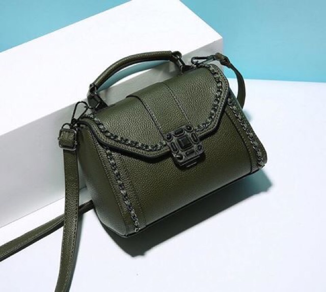 Túi hộp viền xích