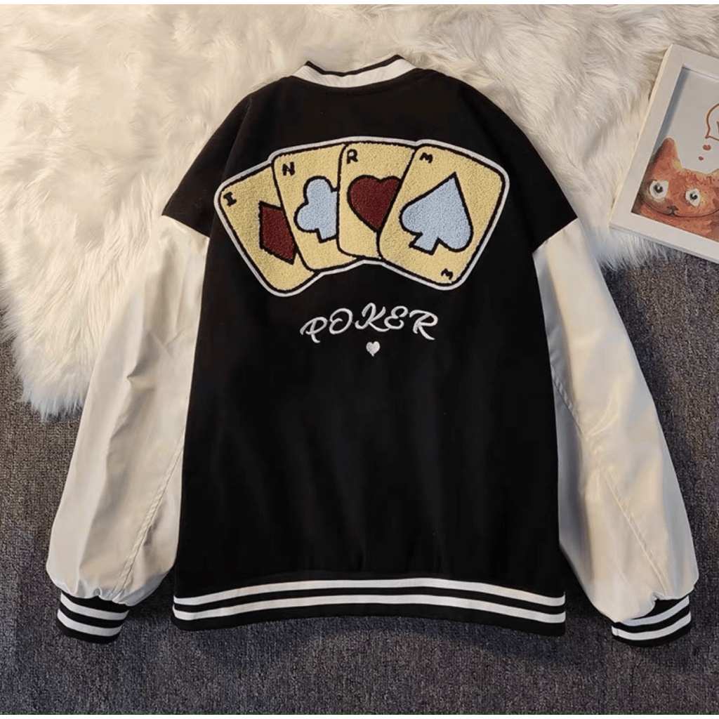 ÁO KHOÁC BOMBER HỌA TIẾT CHỮ M KÈM BỐN LÁ BÀI MAY MẮN PHONG CÁCH THỜI THƯỢNG