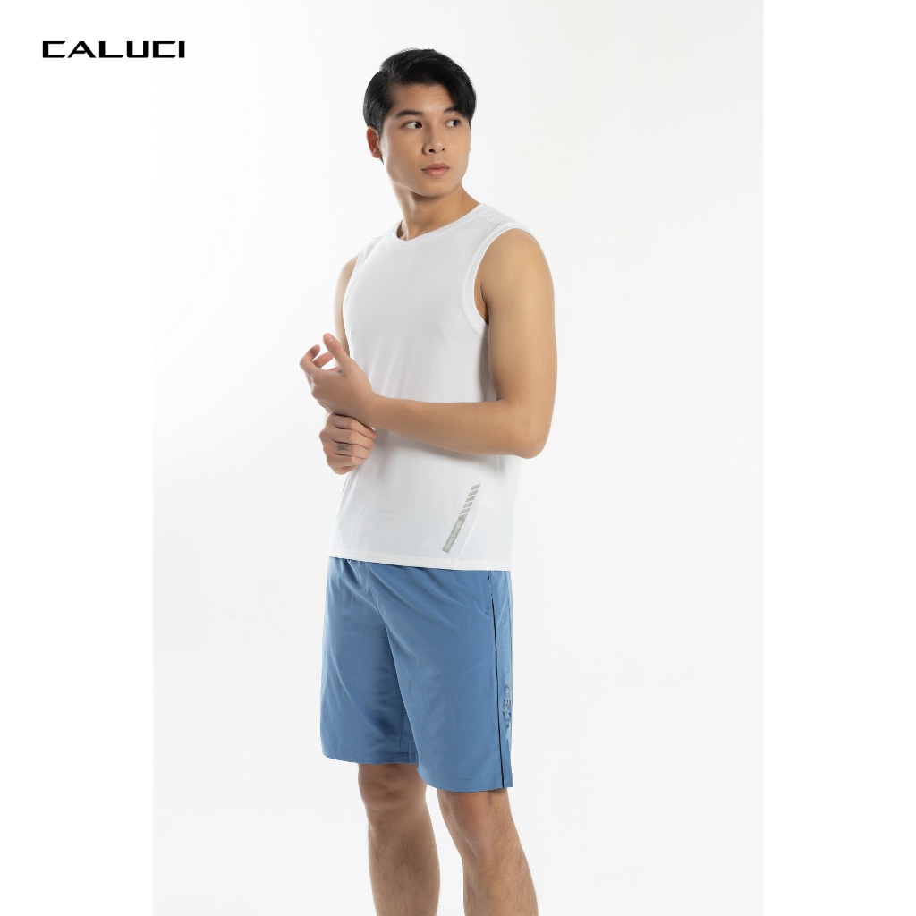 Áo sát nách nam CALUCI thiết kế cổ tròn, dáng ôm vừa, chữ in chạy dọc, chất liệu vải nhẹ mát, dệt lỗ thông hơi MTT202S