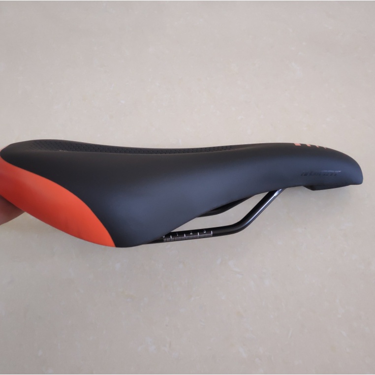 YÊN GIANT ATX 830 / Comfort Groove