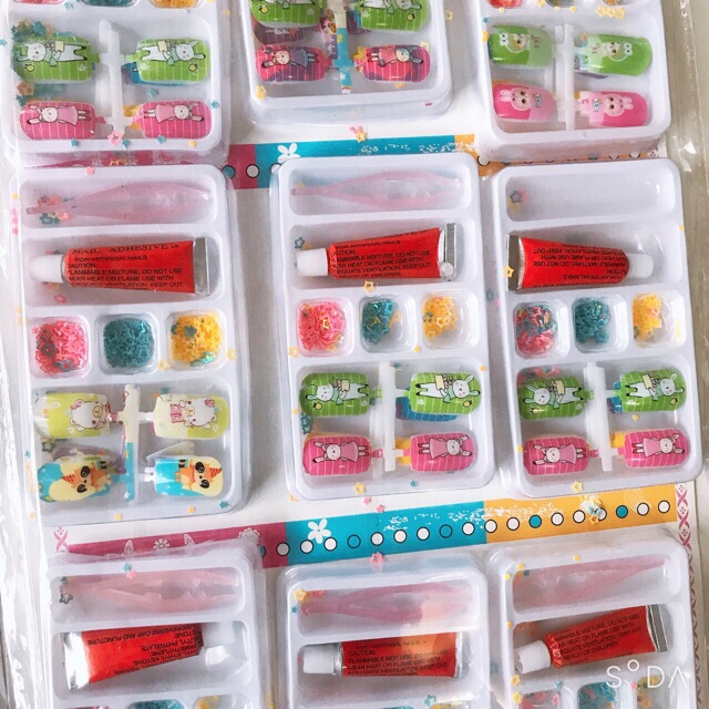 Bộ dụng cụ làm móng nhiều chi tiết cho bé (12 bộ)