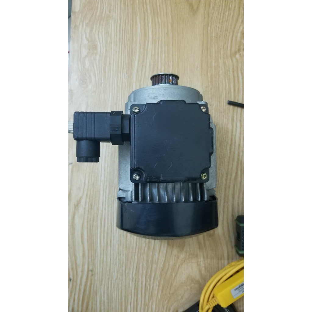 Động cơ GERMANY 220/380 VAC công suất 250w