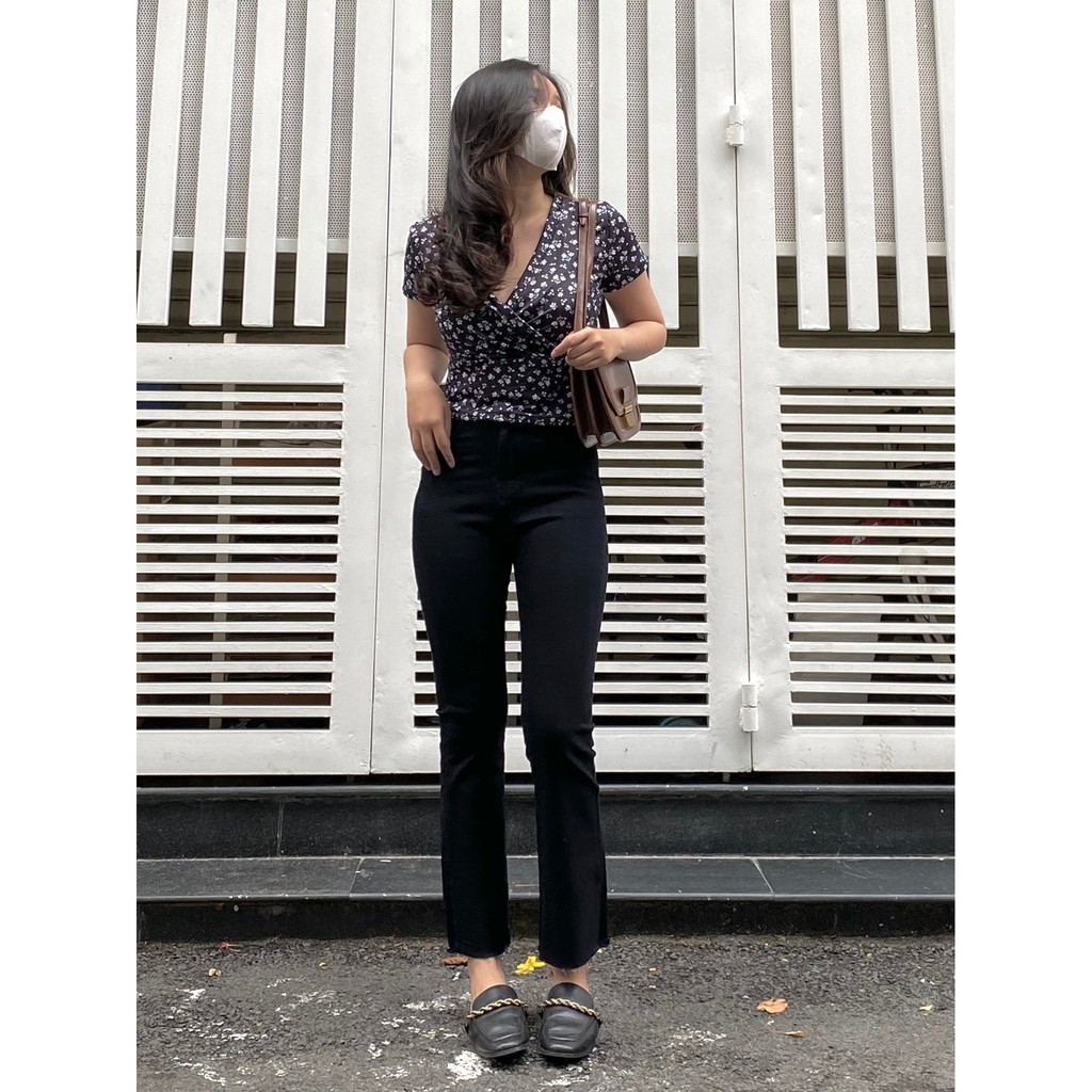 Floral top (áo crop cổ V)
