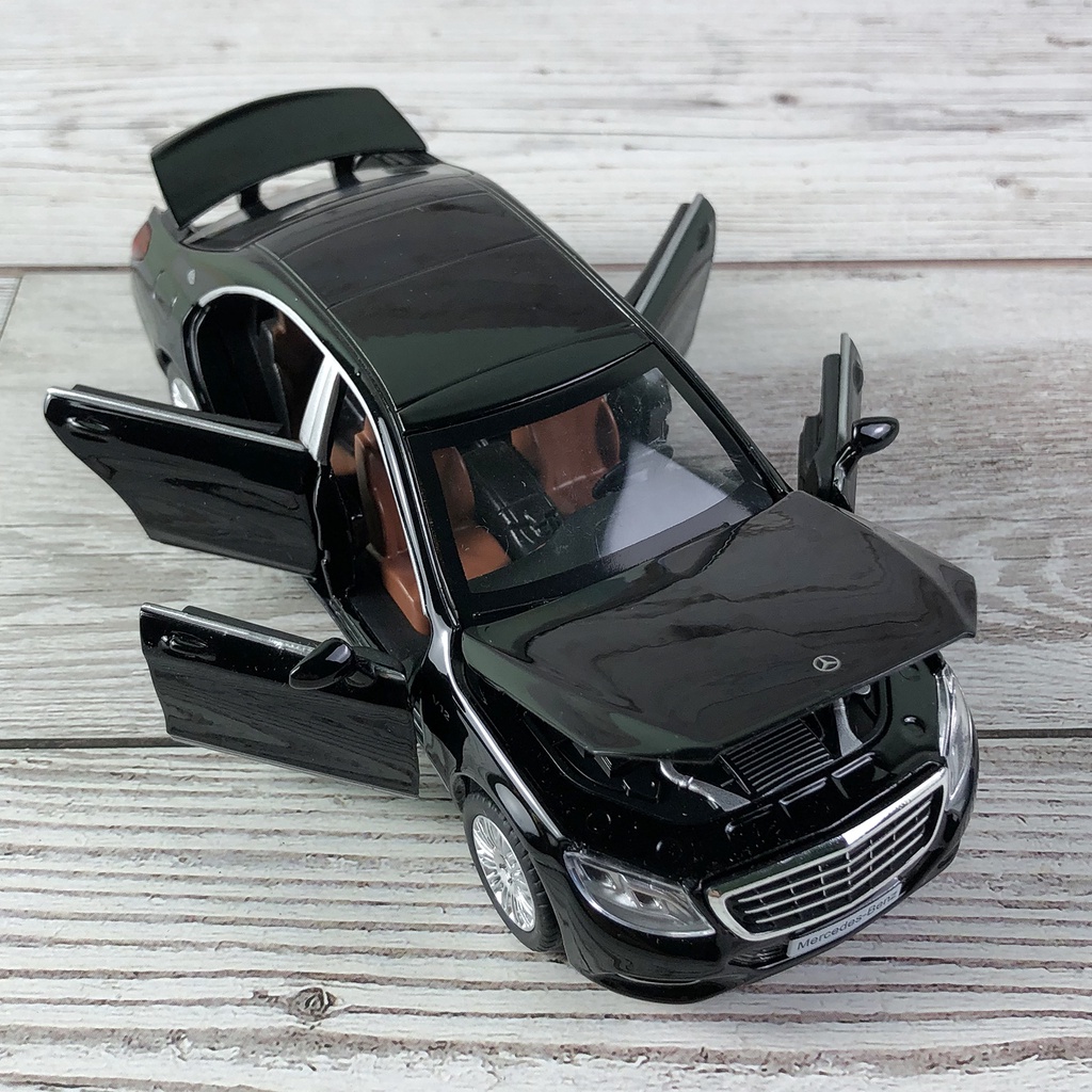 Mô hình xe ô tô  Mercedes Maybach S600 tỉ lệ 1:32 mở full cửa có cót chạy đà