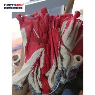1 đôi găng tay phủ sơn đỏ