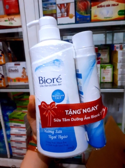 Sữa tắm BIORE hương sữa chai 530g + chai 200ml trị giá 39k.