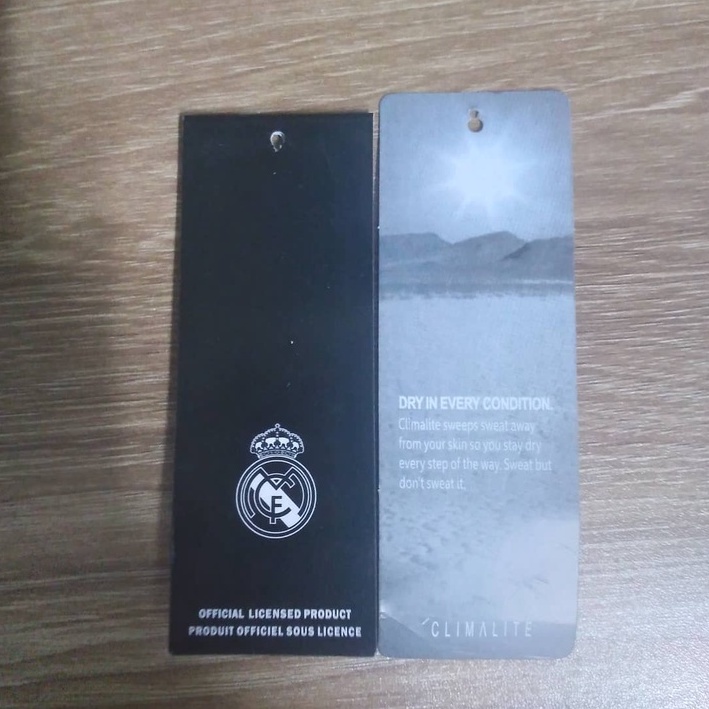 Áo Real Madrid 2021-2022 và thẻ bóng đá 2018-2019