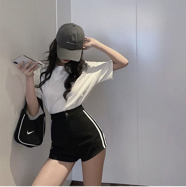 Quần short chạy viền 2 bên