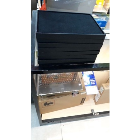 Mâm nhung trưng bày trang sức