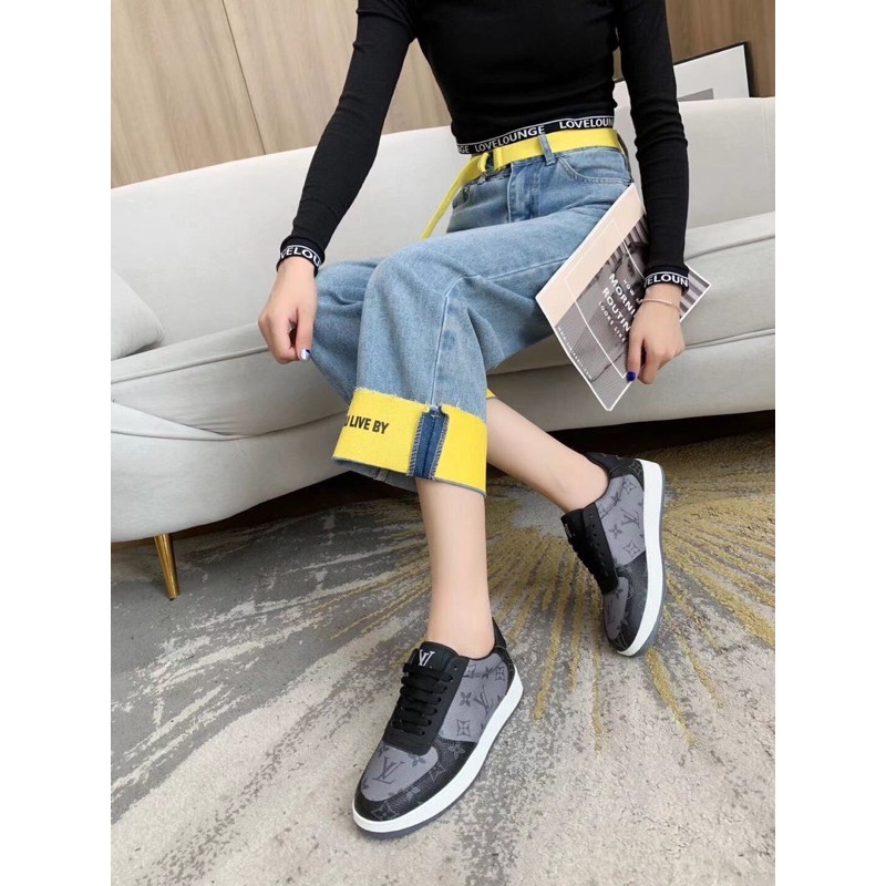 Giày thời trang cổ tròn hoạ tiết logo thương hiệu in đậm tinh xảo LV