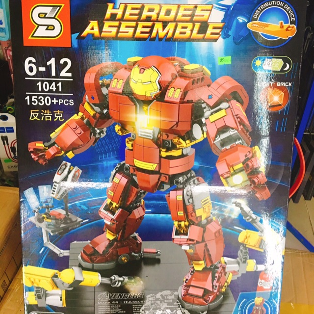 Lắp ráp bộ giáp Hulkbuster của Người sắt Iron man