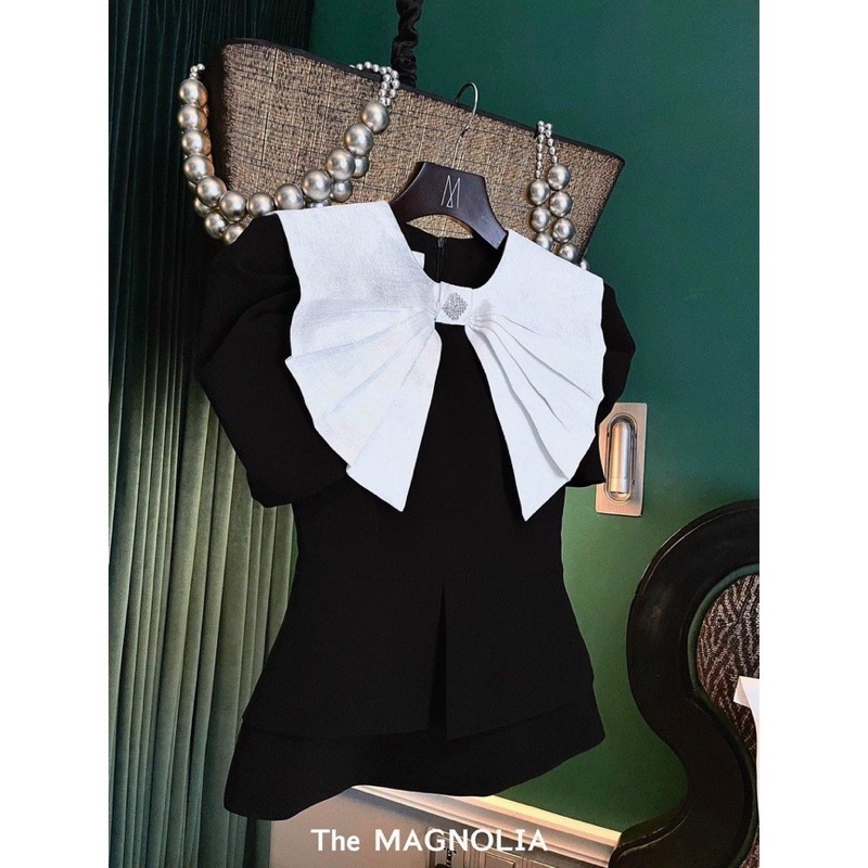 Áo cổ nơ trắng dáng peplum